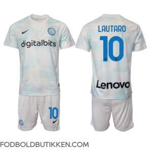 Inter Milan Lautaro Martinez #10 Udebanetrøje Børn 2022-23 Kortærmet (+ Korte bukser)